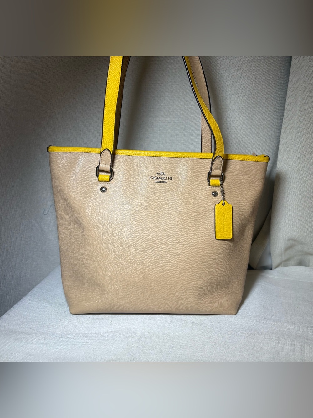 Coach City Zip Tote Beige Leather Yellow Trim Shoulder Bag Purse F59855 New - Picture 2 of 16